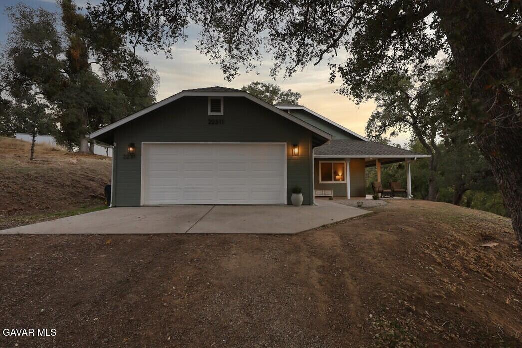 22311 Zurich Drive Tehachapi, CA 93561 - Photo 33 of 37 a front view of house with yard and trees