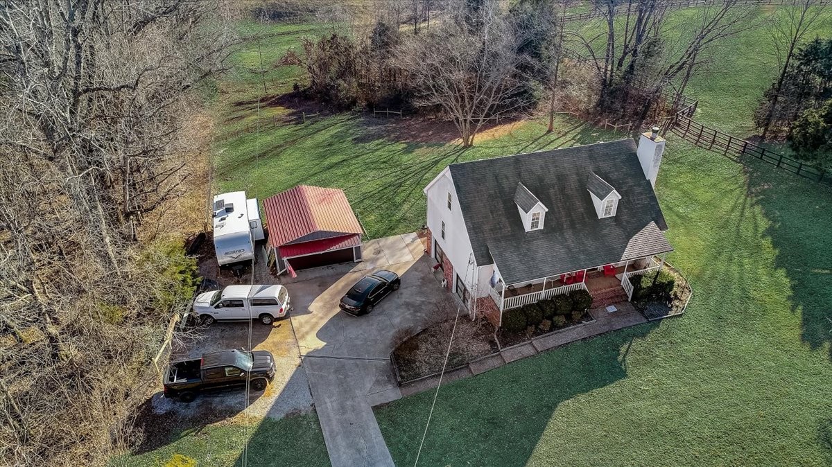 1926 Jones Creek Road Dickson, TN 37055 - Photo 5 of 45 Gallery Image 5