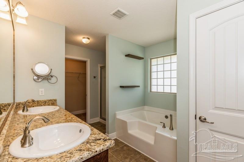 2012 Cardinal Lane Navarre, FL 32566 - Photo 38 of 44