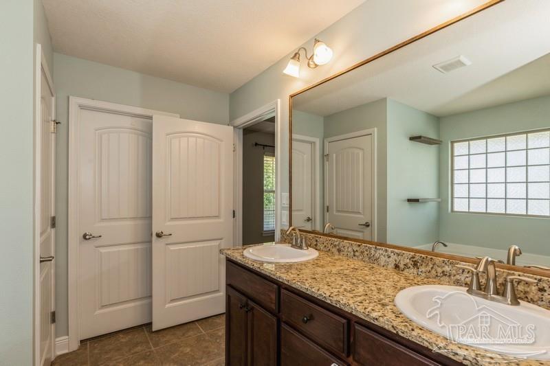 2012 Cardinal Lane Navarre, FL 32566 - Photo 40 of 44