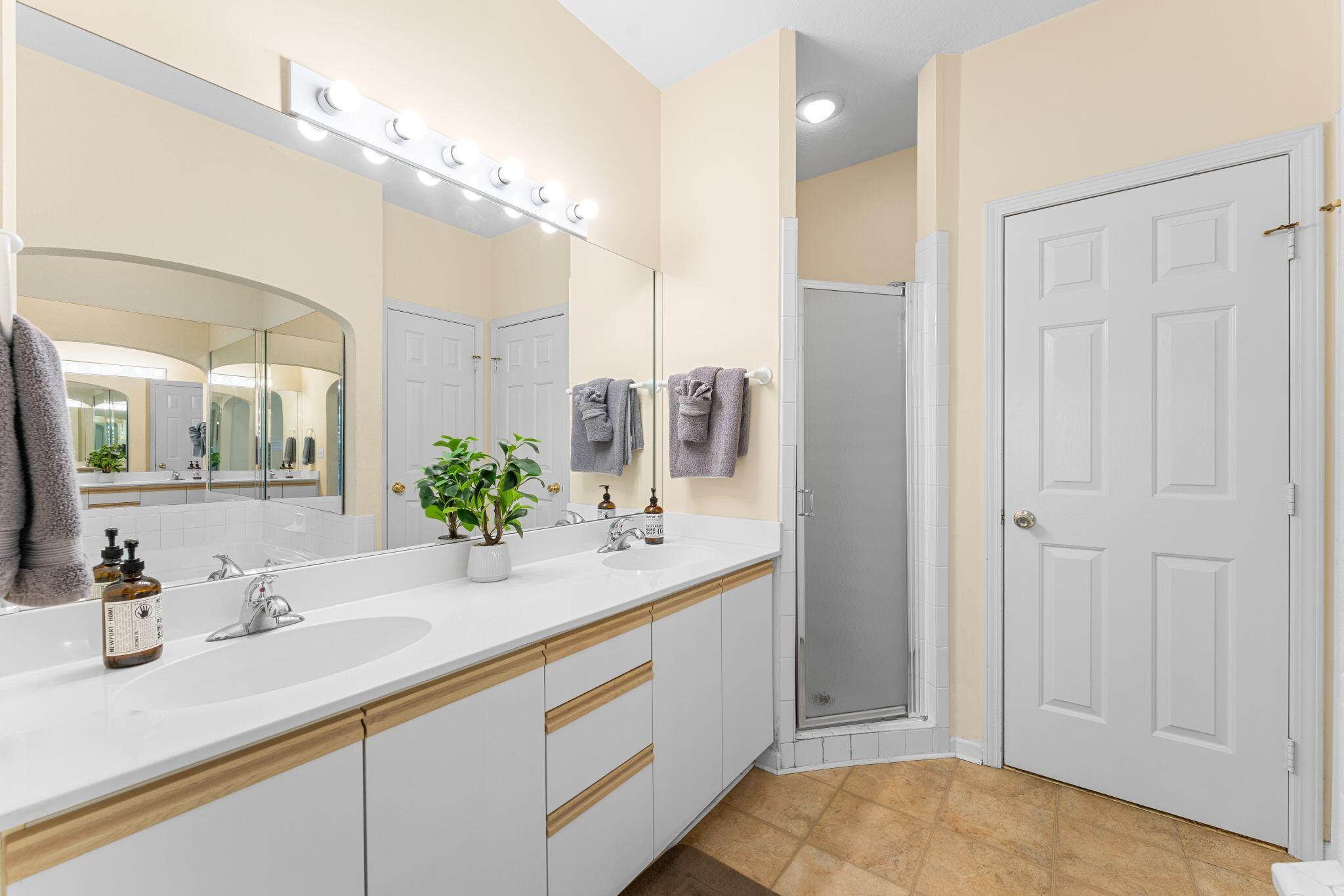 813 Holiday Ridge, Unit 6 Branson, MO 65616 - Photo 17 of 35 MASTER BATH