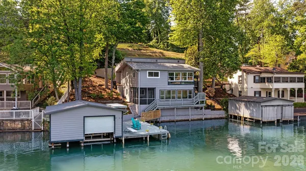 $1,395,000 | 462 Charlotte Drive, Lake Lure, NC 28746