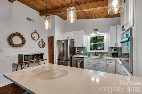 $1,395,000 | 462 Charlotte Drive, Lake Lure, NC 28746