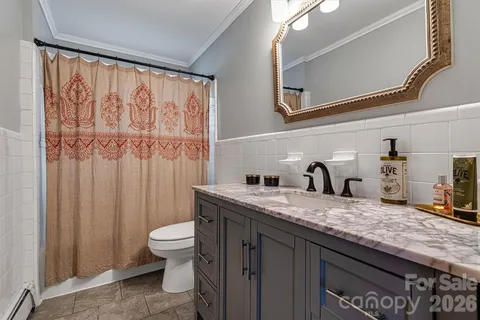 $1,395,000 | 462 Charlotte Drive, Lake Lure, NC 28746