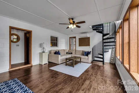 $1,395,000 | 462 Charlotte Drive, Lake Lure, NC 28746