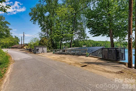 $1,395,000 | 462 Charlotte Drive, Lake Lure, NC 28746