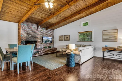 $1,395,000 | 462 Charlotte Drive, Lake Lure, NC 28746