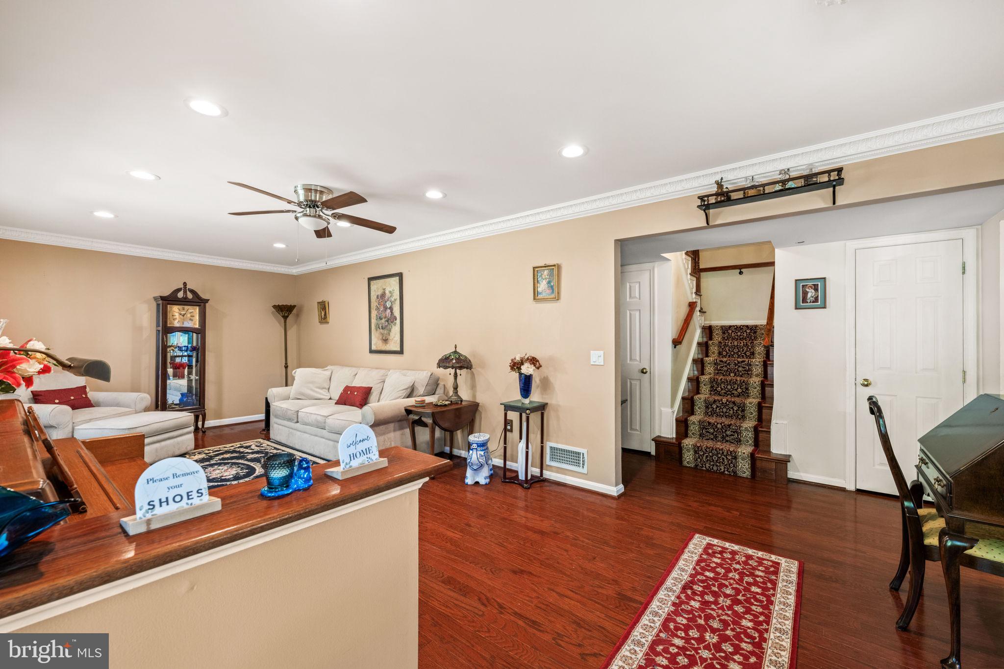 6813 Landor Lane Springfield, VA 22152 - Photo 8 of 60