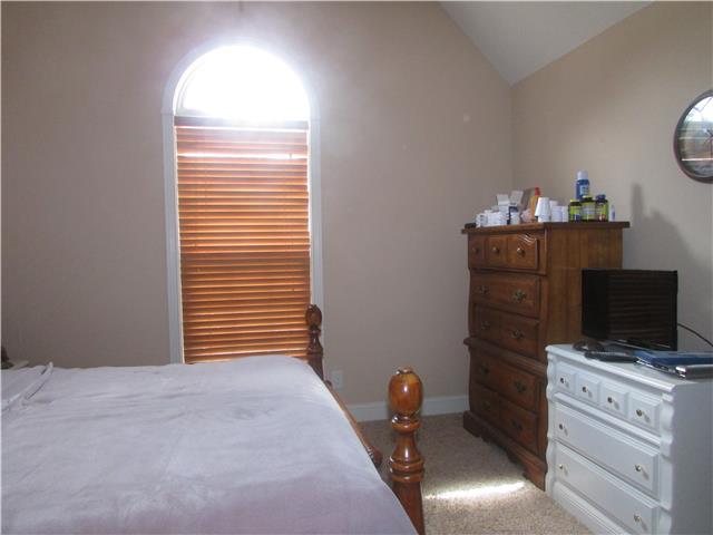1004 Legends Way Lebanon, TN 37090 - Photo 9 of 20 Across to the second bedroom.....