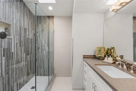 $999,999 | Undisclosed Address, Hauppauge, NY 11788