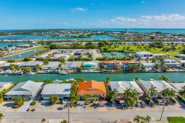 $1,250,000 | 580 9th Street, Key Colony Beach, FL 33051