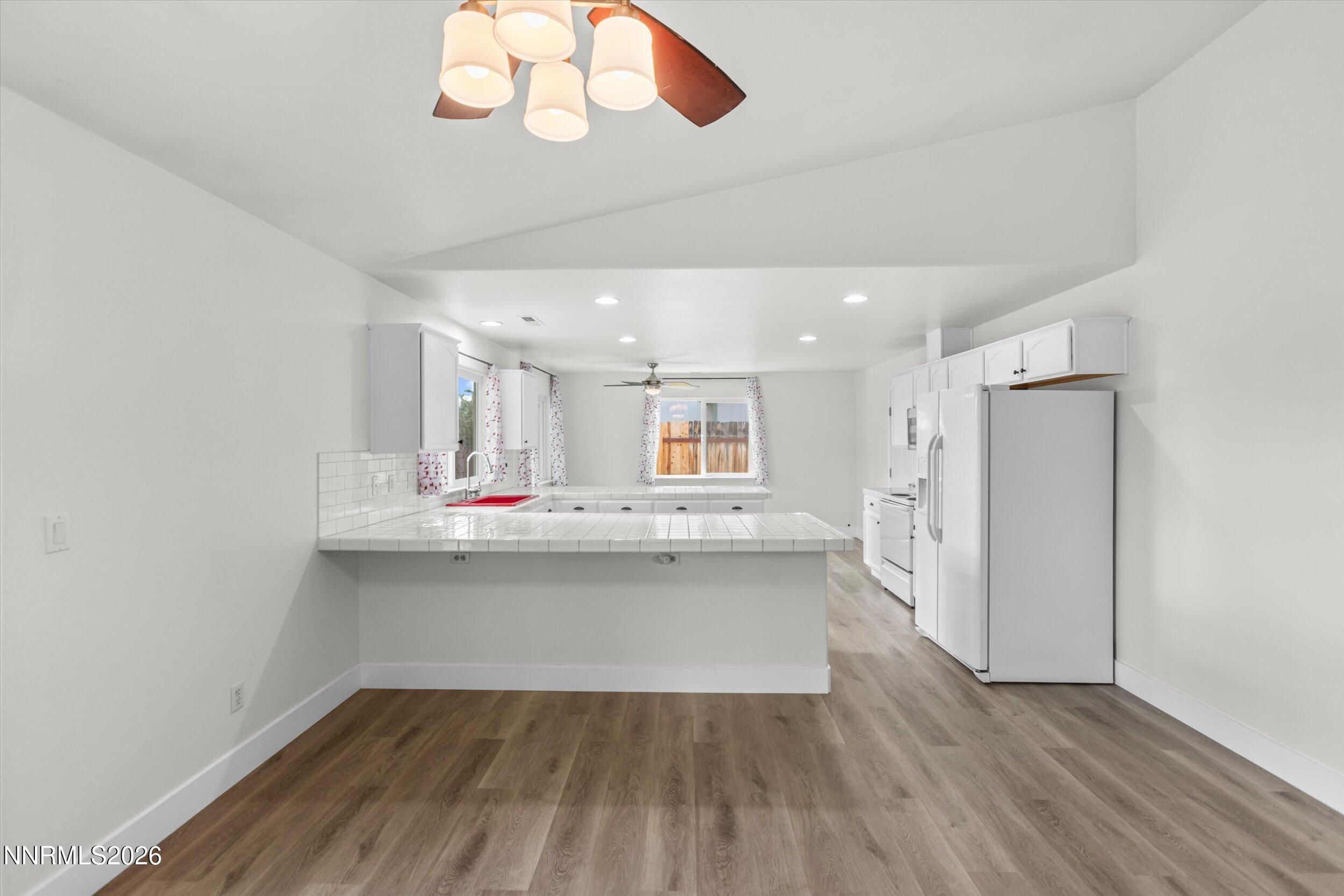 9830 Crystalline Drive Reno, NV 89506 - Photo 16 of 44 12-0Y7A3213