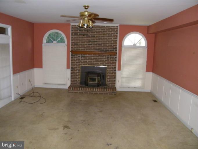 5445 Ashleigh Road Fairfax, VA 22030 - Photo 1 of 19 Living Room