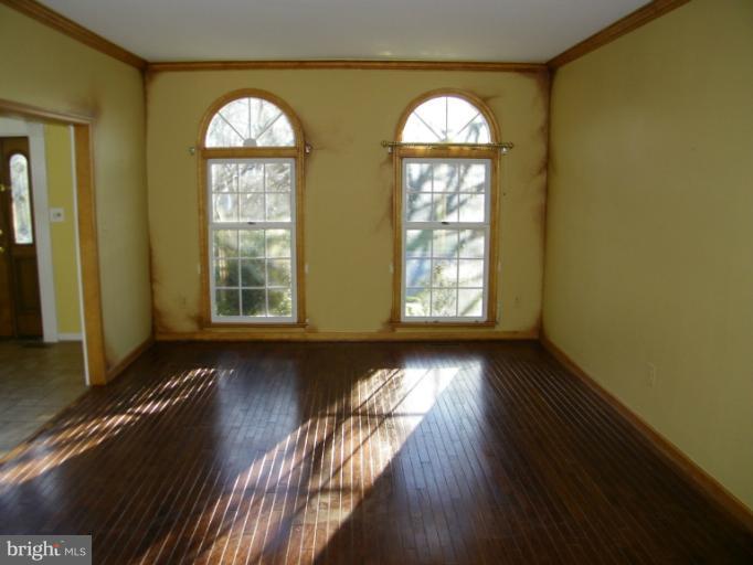 5445 Ashleigh Road Fairfax, VA 22030 - Photo 2 of 19 Formal Sitting