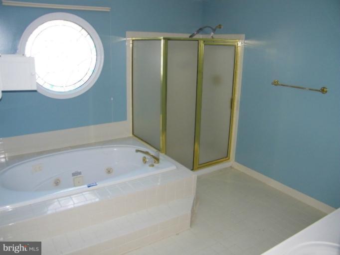 5445 Ashleigh Road Fairfax, VA 22030 - Photo 3 of 19 Bath (Master)
