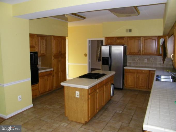 5445 Ashleigh Road Fairfax, VA 22030 - Photo 7 of 19 Kitchen