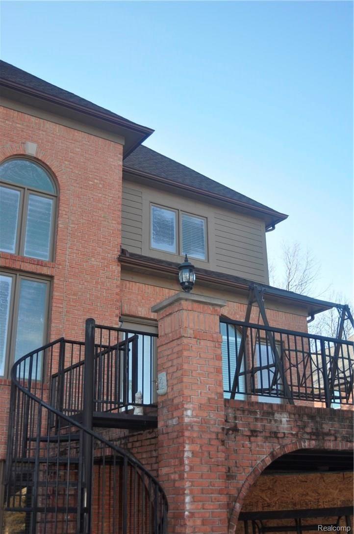 60530 Balmoral Way Rochester, MI 48306 - Photo 70 of 80 back deck and stair.JPG