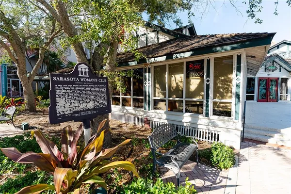 $425,000 | 1221 North Palm Avenue, Unit 303, Sarasota, FL 34236