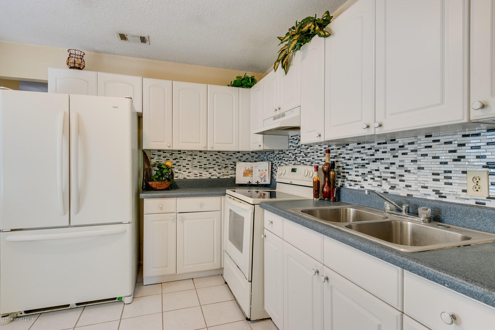 1586 Creel Road Northeast Palm Bay, FL 32905 - Photo 9 of 21 a kitchen with appliances a sink and cabinets