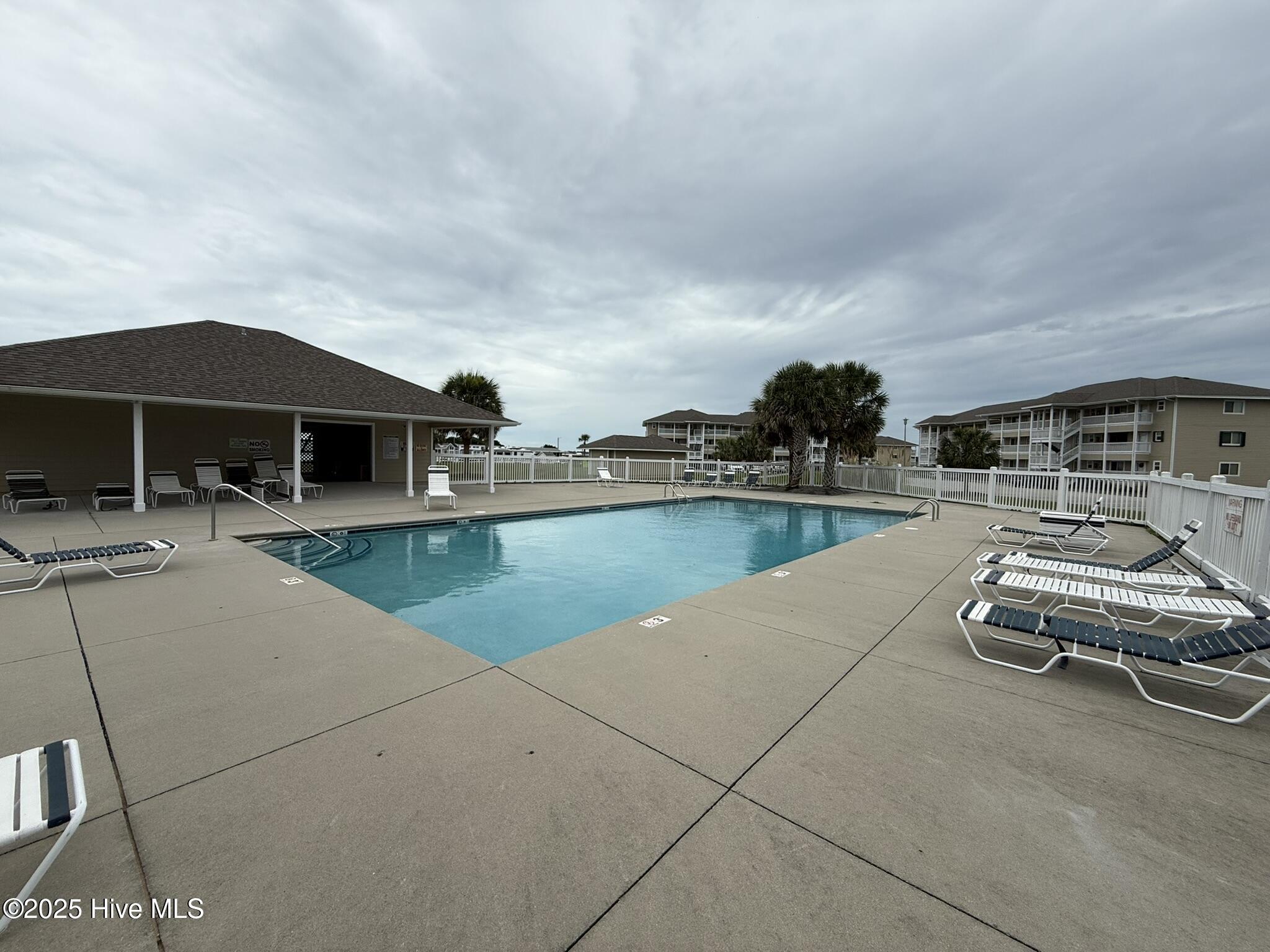 650 Cedar Point Boulevard, Unit E1 Cedar Point, NC 28584 - Photo 7 of 37 IMG_6157
