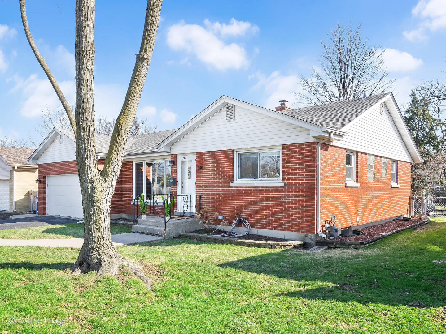 392 East St Charles Road Elmhurst, IL 60126 - Photo 2 of 27