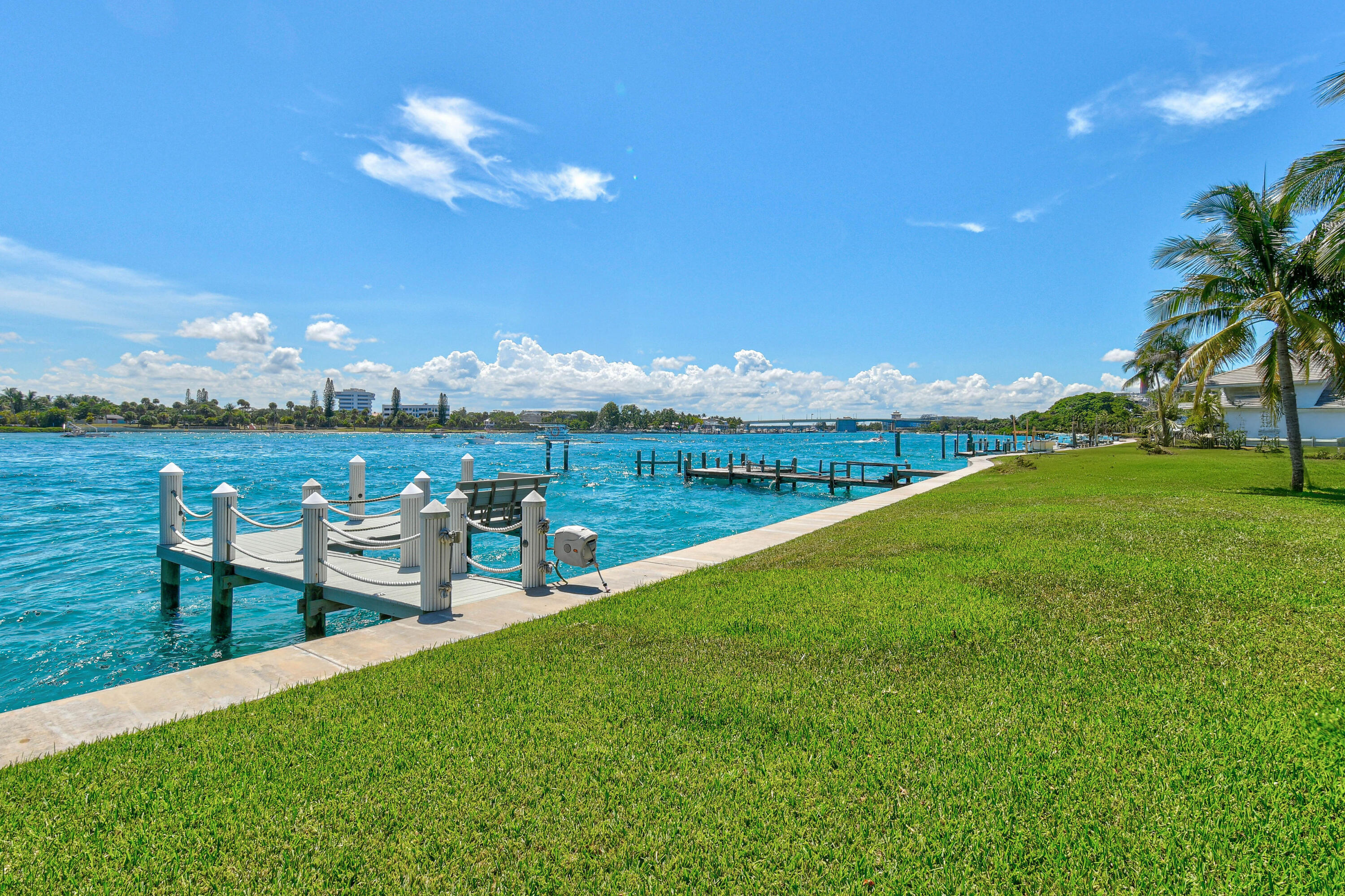 87 Lighthouse Drive Jupiter Inlet Colony, FL 33469 - Photo 15 of 33 a view of a green field with sitting area