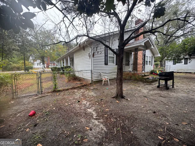 a view of a yard with a tree