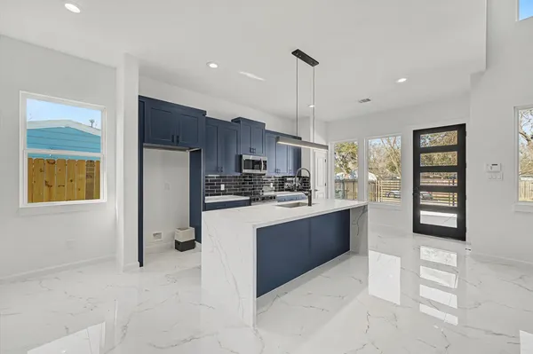 $2,100 | 5034 Pershing Street, Unit B, Houston, TX 77033