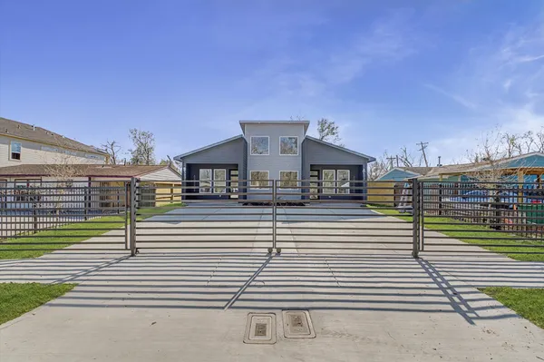 $2,100 | 5034 Pershing Street, Unit B, Houston, TX 77033