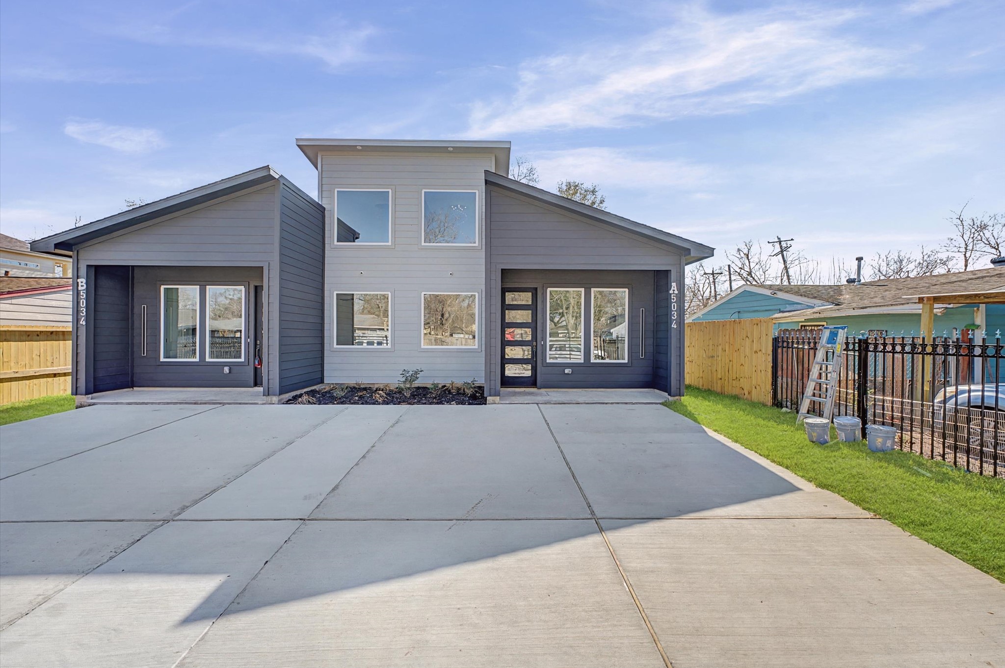 5034 Pershing Street, Unit B Houston, TX 77033 - Photo 6 of 26 a view of house with outdoor space and porch