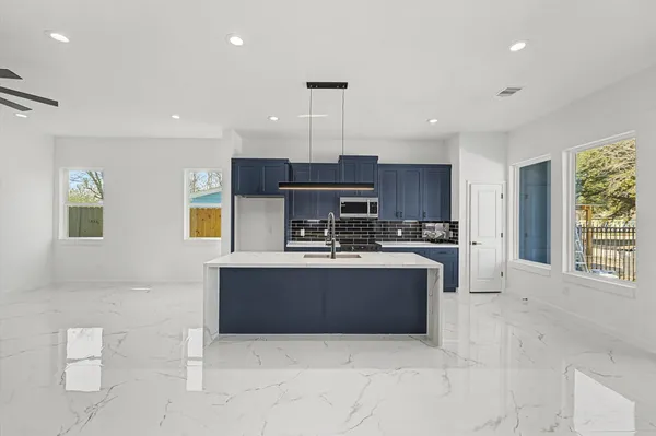 $2,100 | 5034 Pershing Street, Unit B, Houston, TX 77033