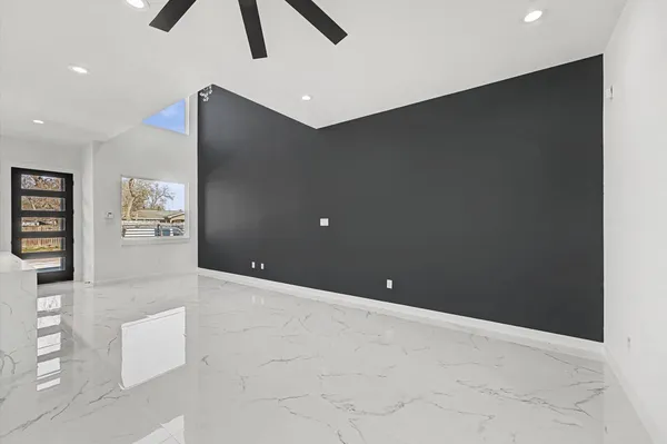 $2,100 | 5034 Pershing Street, Unit B, Houston, TX 77033