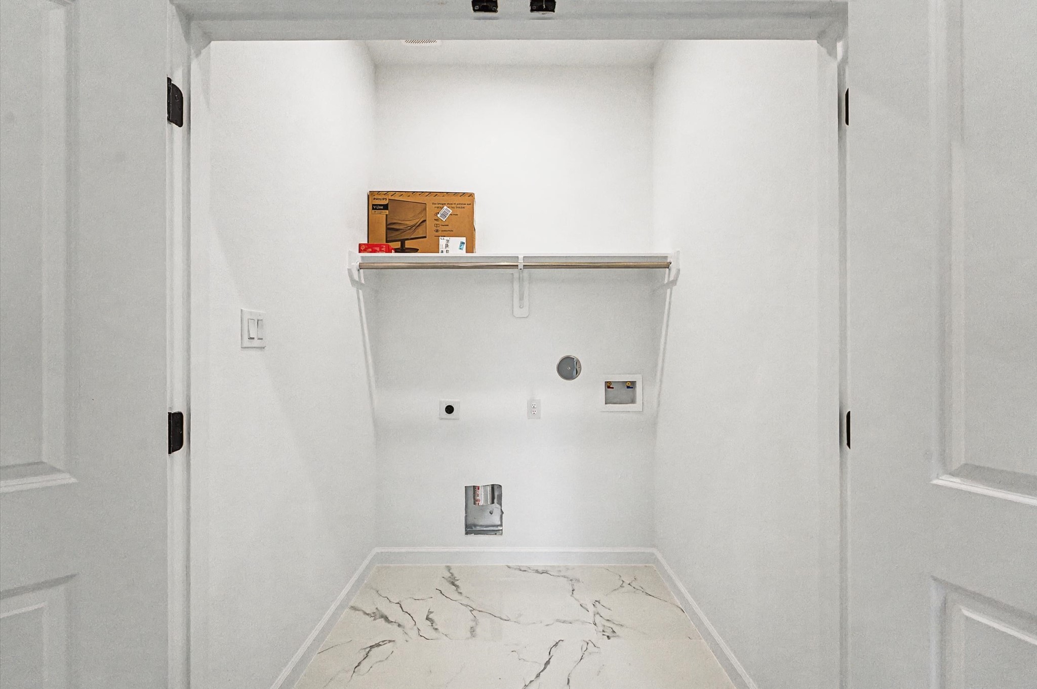 5034 Pershing Street, Unit B Houston, TX 77033 - Photo 10 of 26 a view of a hallway