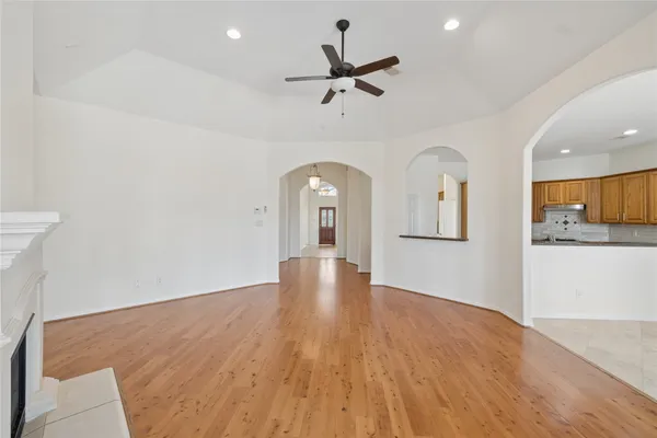 $2,500 | 4807 Wellington Way, Houston, TX 77069