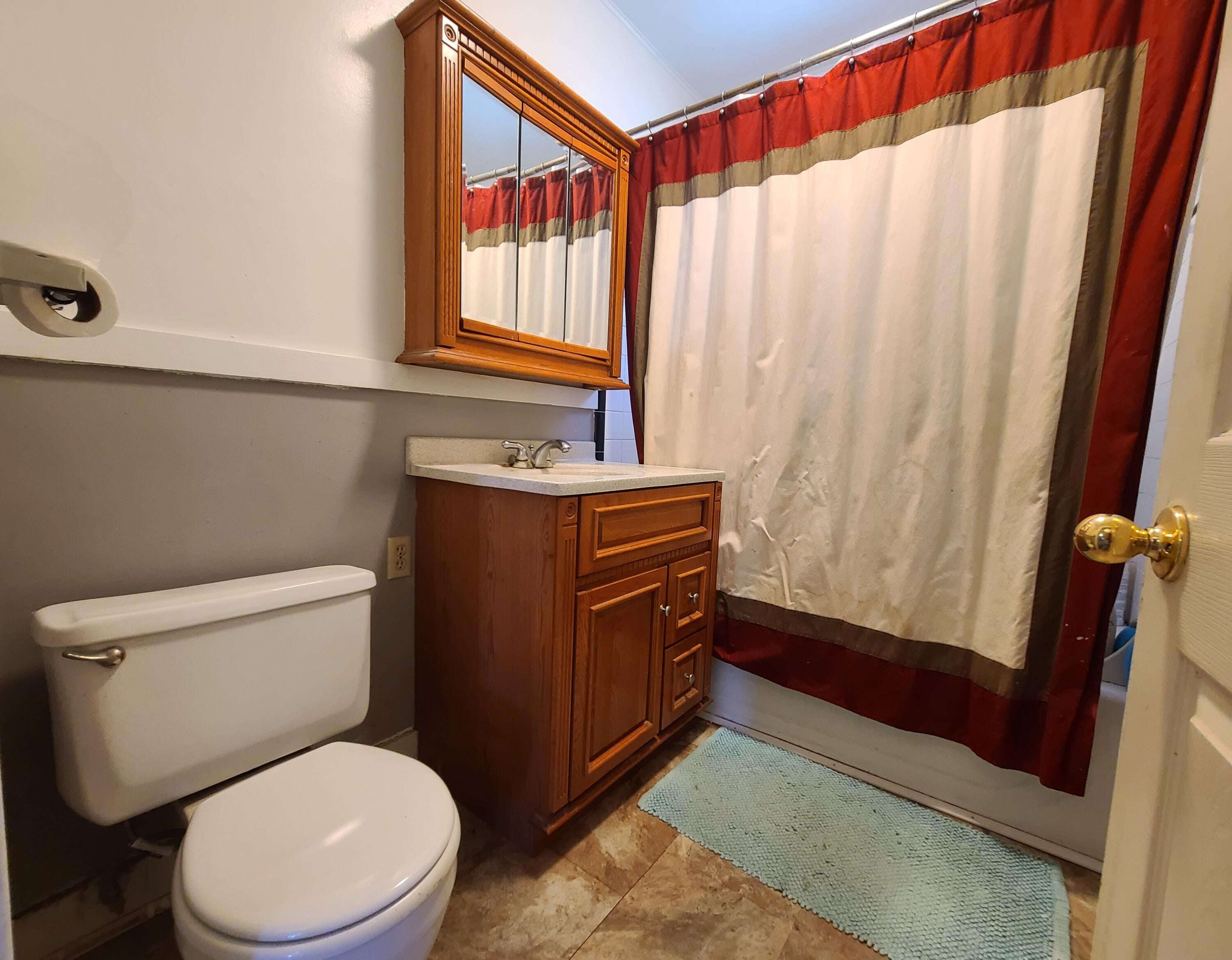 1120 Reddy Avenue Medford, OR 97504 - Photo 9 of 21 Downstairs Bath