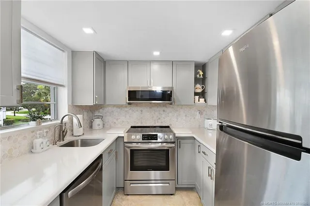 $149,900 | 2929 Southeast Ocean Boulevard, Unit 1047, Stuart, FL 34996