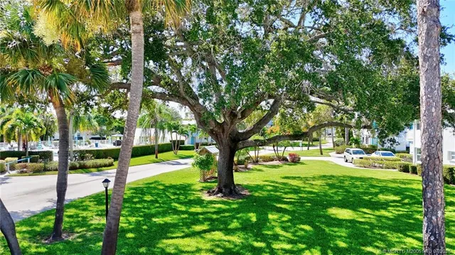 $149,900 | 2929 Southeast Ocean Boulevard, Unit 1047, Stuart, FL 34996