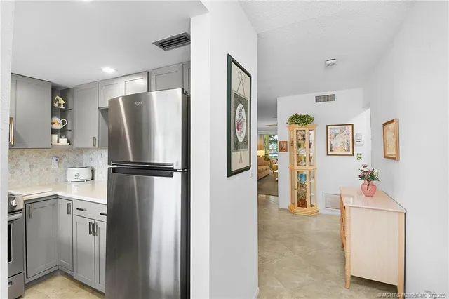 $149,900 | 2929 Southeast Ocean Boulevard, Unit 1047, Stuart, FL 34996