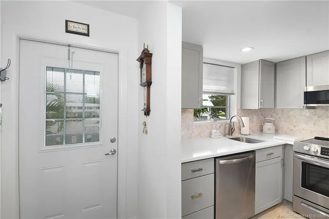 $149,900 | 2929 Southeast Ocean Boulevard, Unit 1047, Stuart, FL 34996