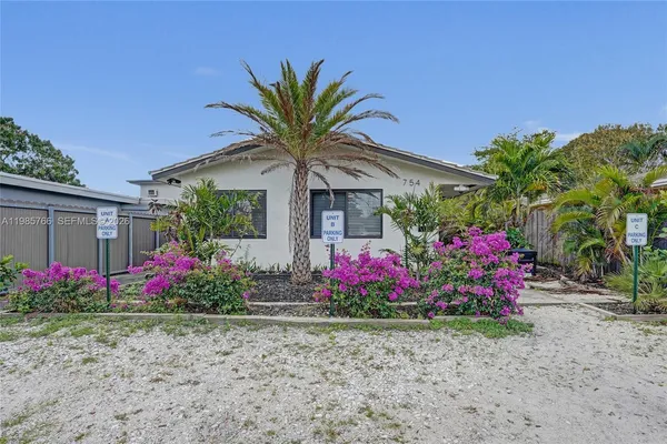 $2,000 | 754 Northeast 40th Street, Unit C, Fort Lauderdale, FL 33334