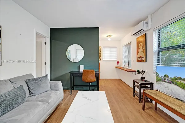 $2,000 | 754 Northeast 40th Street, Unit C, Fort Lauderdale, FL 33334