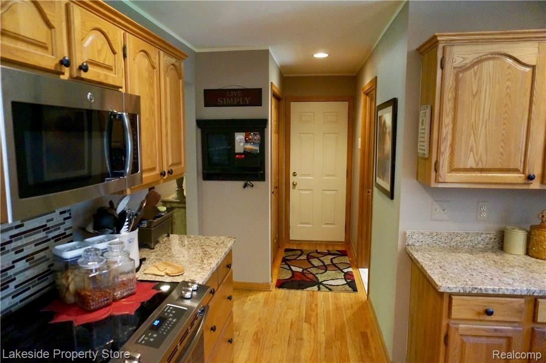 2869 West Avon Road Rochester, MI 48309 - Photo 19 of 47 Hallway to Garage & Laundry Room