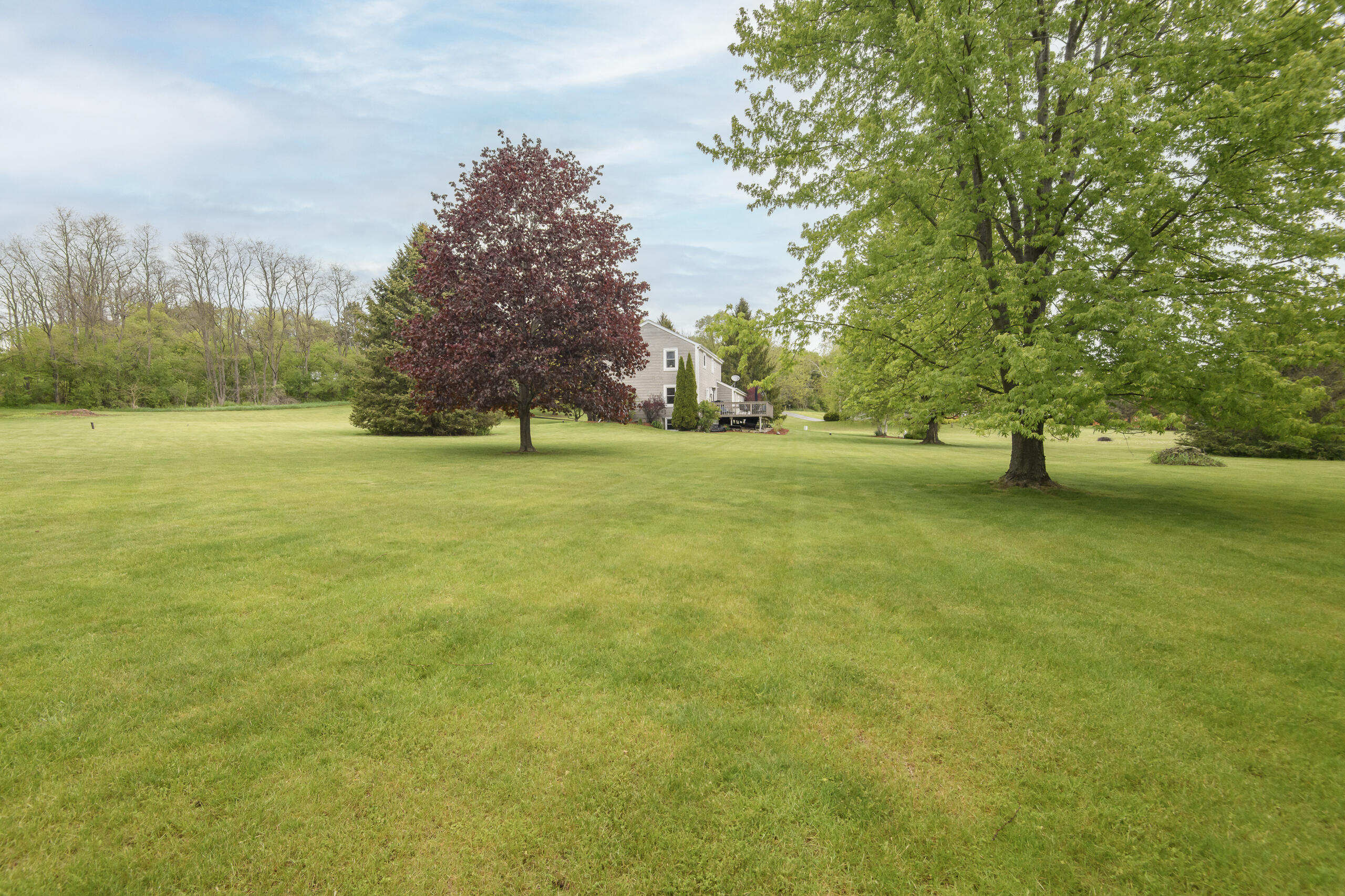 S67W32989 Rd X Mukwonago, WI 53149 - Photo 3 of 25 The World is at Peace Here