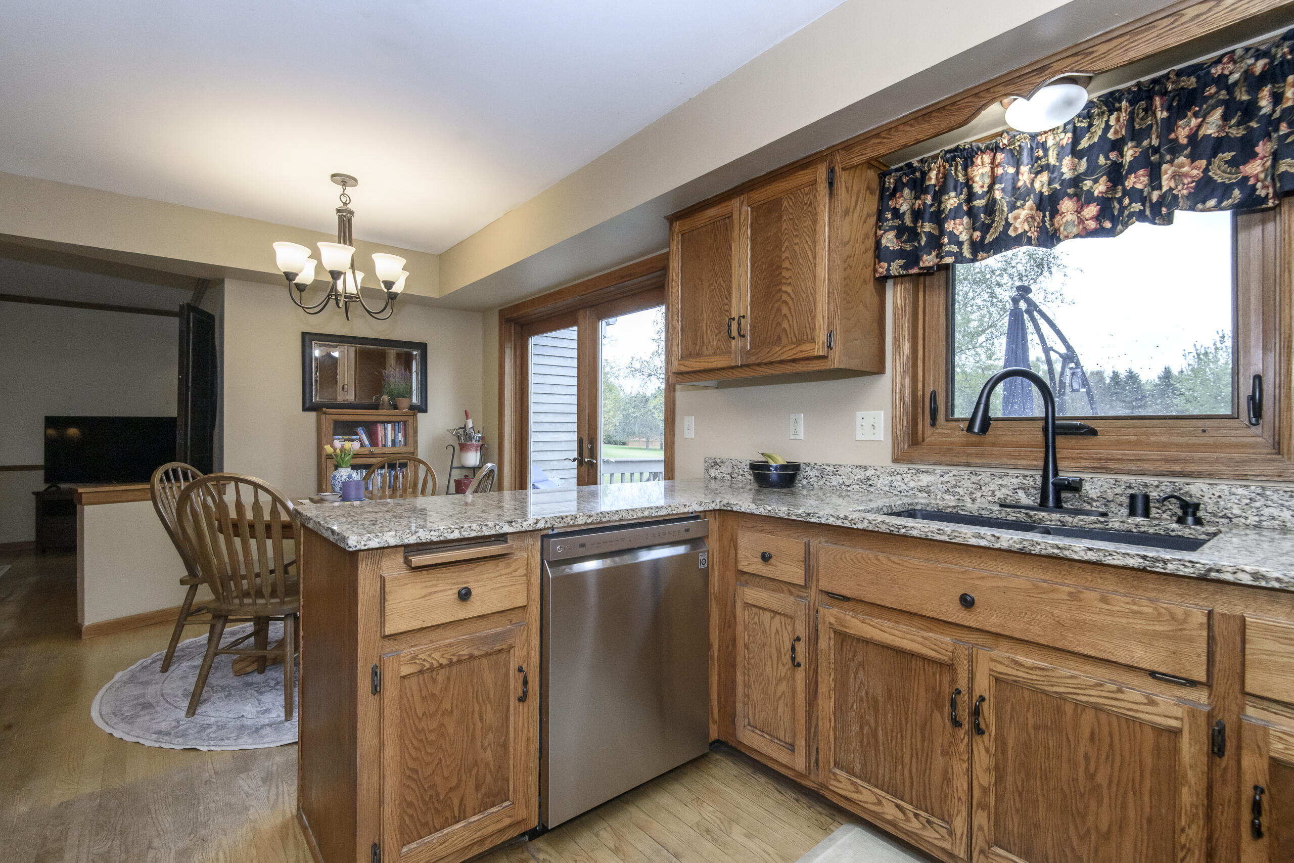 S67W32989 Rd X Mukwonago, WI 53149 - Photo 8 of 25 Kitchen (view 1)