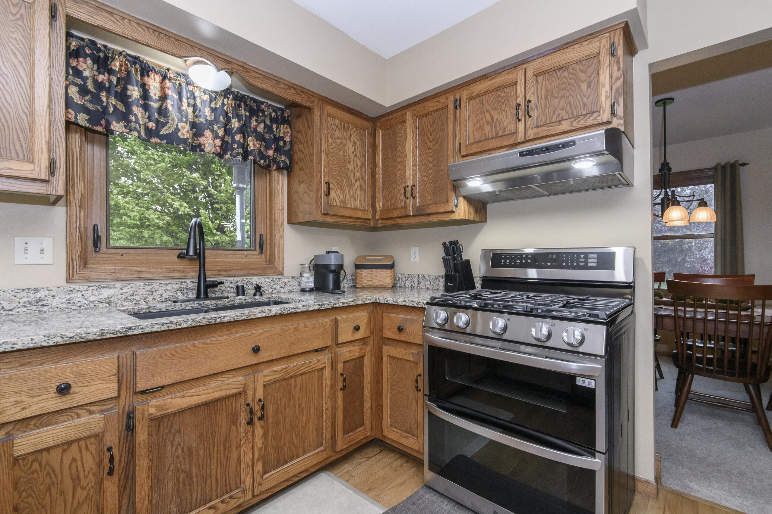 S67W32989 Rd X Mukwonago, WI 53149 - Photo 9 of 25 Kitchen (view 2)
