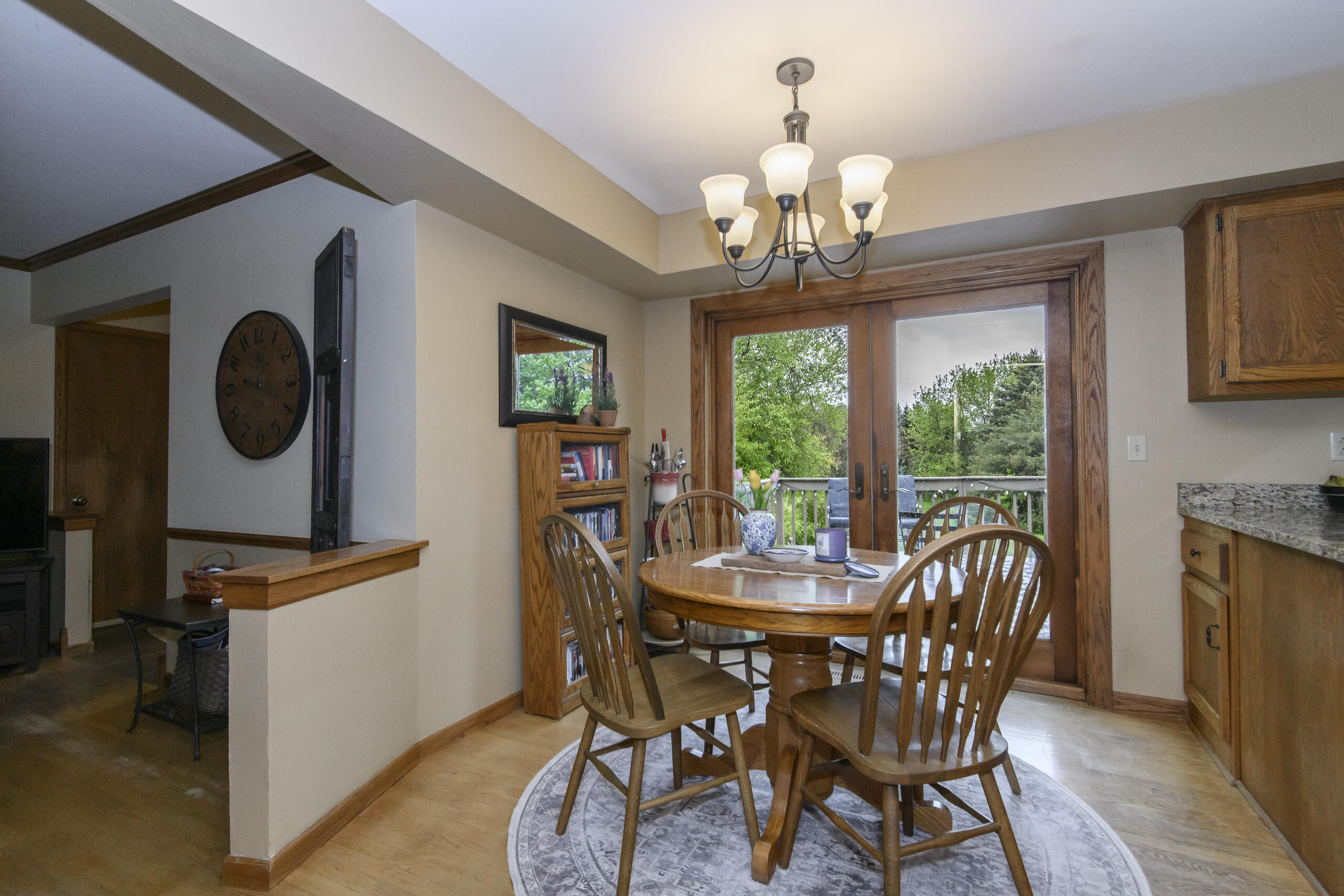 S67W32989 Rd X Mukwonago, WI 53149 - Photo 10 of 25 Breakfast Area