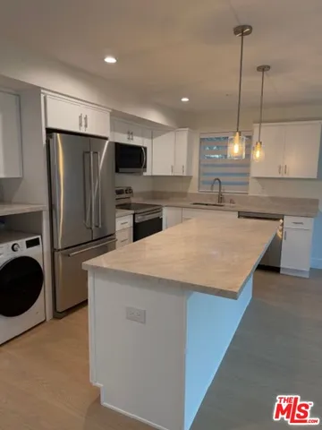 $3,600 | 5191-5193 Lindley Avenue, Tarzana, CA 91356