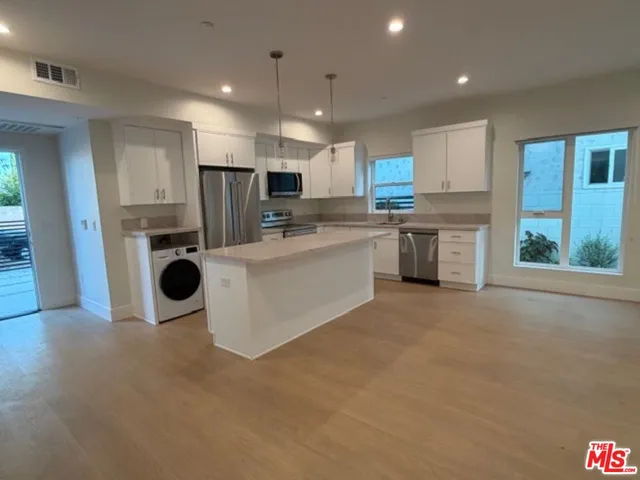 $3,600 | 5191-5193 Lindley Avenue, Tarzana, CA 91356