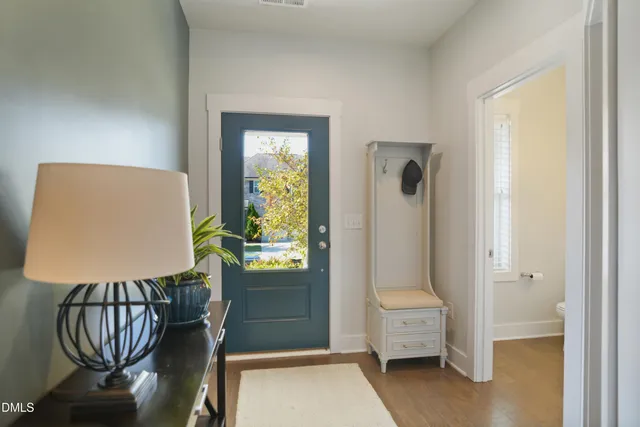 a view of an entryway with a livingroom