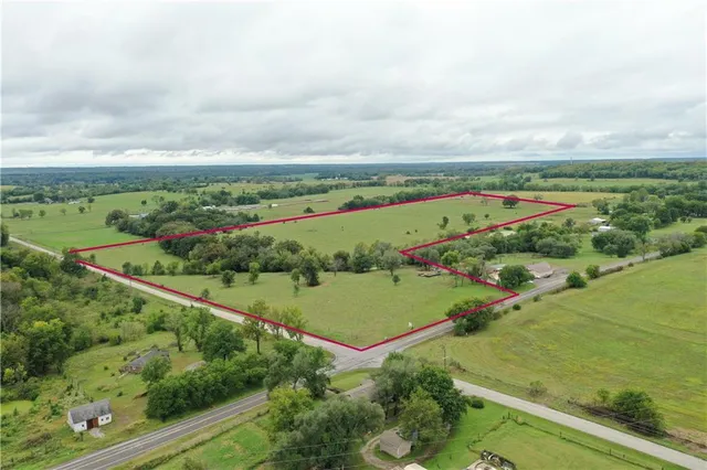 $244,000 | 32035 West 327th Street, Paola, KS 66071